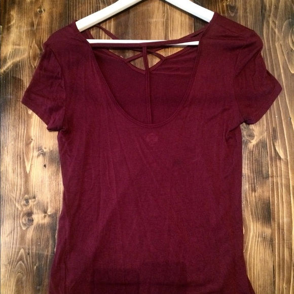Maroon Short Sleeve Lattice-Cut Front and Back Tee - Picture 2 of 4